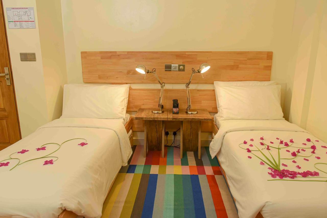 One The Island Hotel นาอิฟารุ ภายนอก รูปภาพ