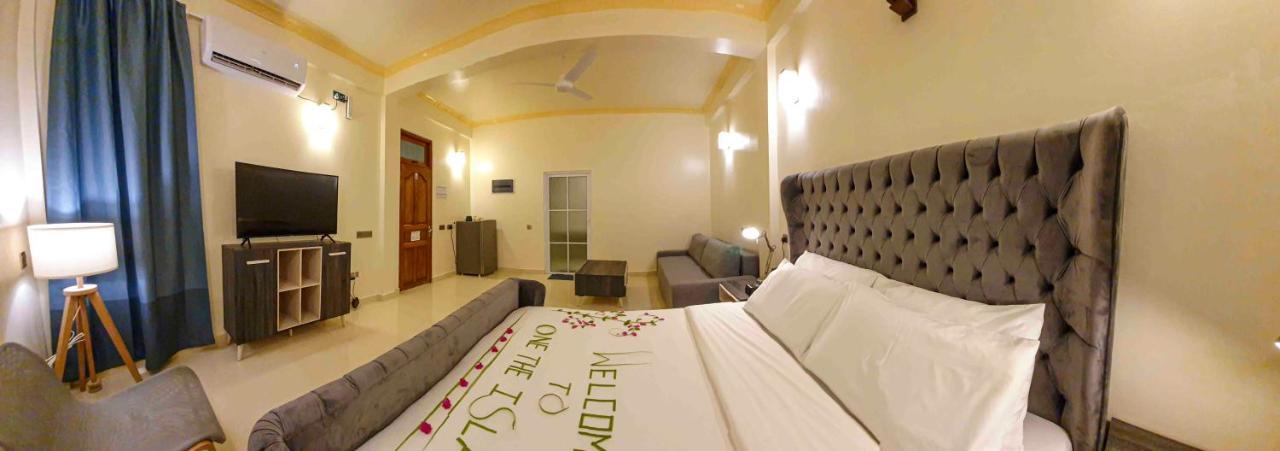 One The Island Hotel นาอิฟารุ ภายนอก รูปภาพ