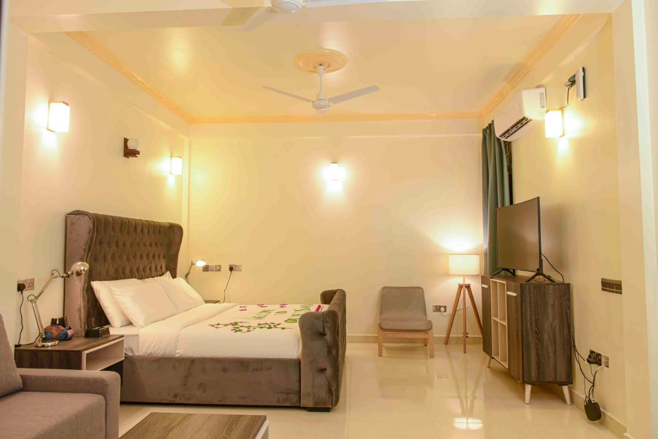 One The Island Hotel นาอิฟารุ ภายนอก รูปภาพ