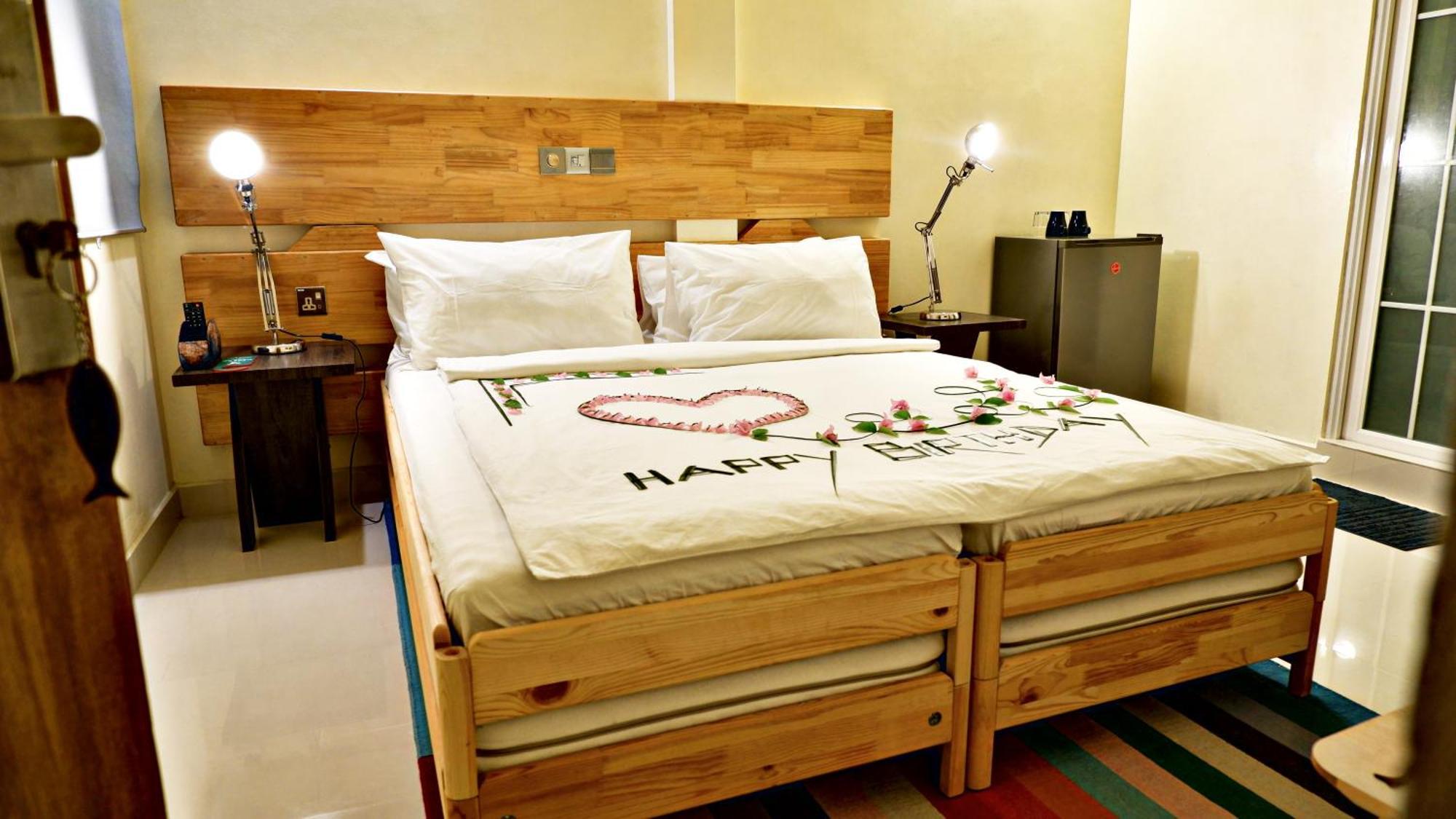 One The Island Hotel นาอิฟารุ ภายนอก รูปภาพ